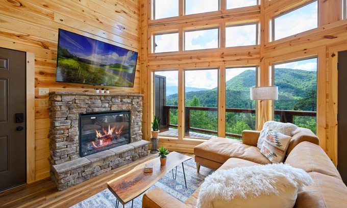 Wears Valley Cabin | Stellar Views - Rustic Modern, Cozy Cabin with all the perks!