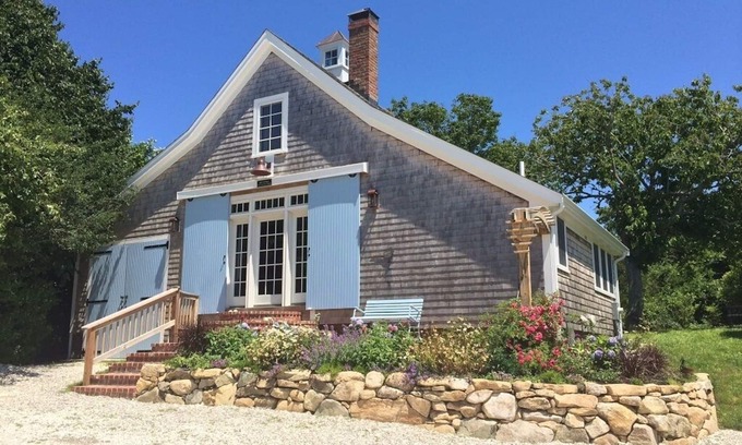 Chatham House | Step back in time in this beautifully maintained antique horse barn cottage!