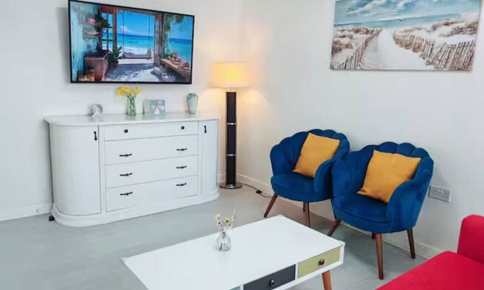 Port Talbot House | Step-free retreat by the sea with garden & parking