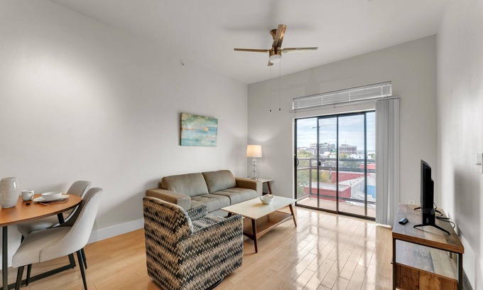 Oak Lawn Apartment | Step into luxury at 4123 Cedar Springs and let your worries slip away