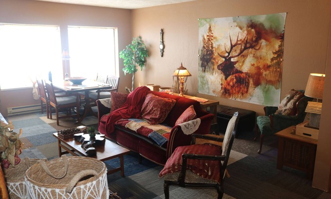 Toledo Apartment | “Step into Timeless Charm: Discover the Vintage Sanctuary of Toledo, Oregon"