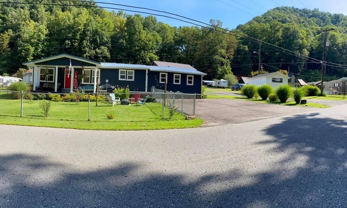 Mallory House | Stephen’sHouse Bandits Houses LLC