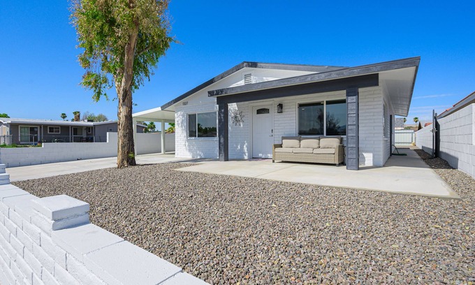 Bullhead City House | Stepping Stones away from the Colorado River.