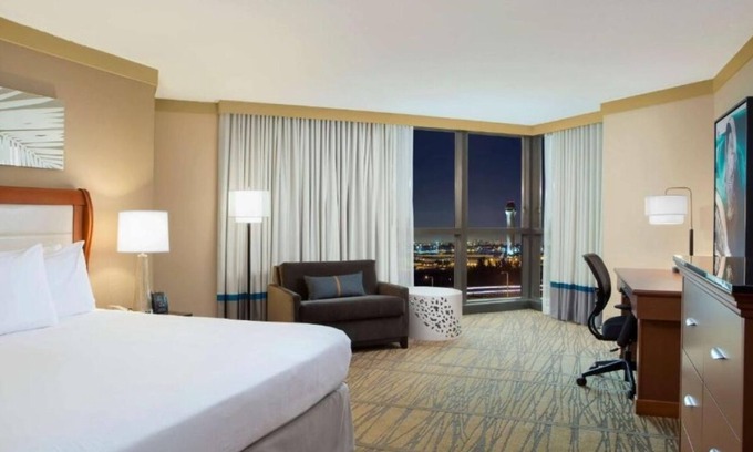 Ludlam Hotel | Steps Away from Miami's Int'l Airport! Free Airport Shuttle + Outdoor Pool