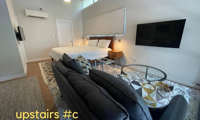 Athens Condo | Steps from Restaurants, Bars & Health Campus