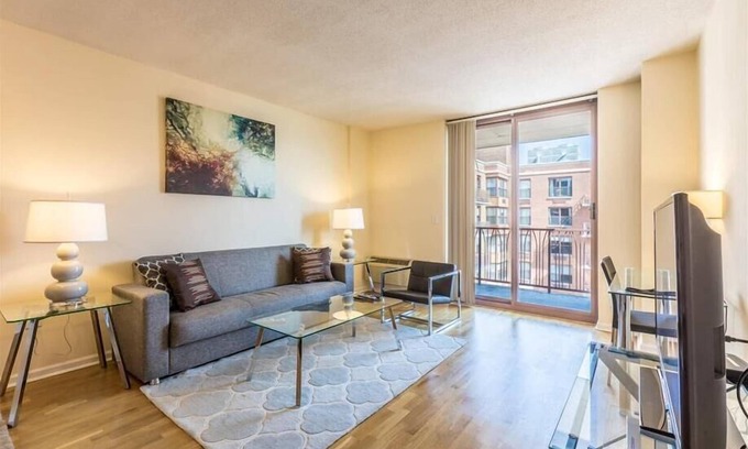 Hoboken Apartment | Steps from Shops & Nightlife district | nr Ferry + Buses | Hoboken