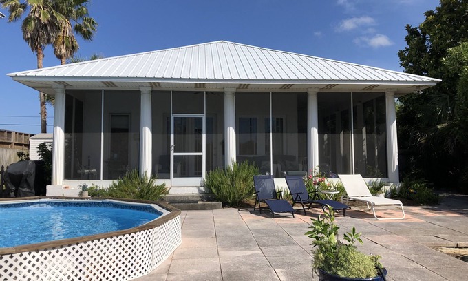Laguna Beach Estates House | Steps to Beach - Private LakeFront House-Private Pool-Laguna/Panama City Beach