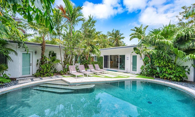 Birch Park Finger Streets House | Steps to Beach Heated Pool Sugar Key Resldences
