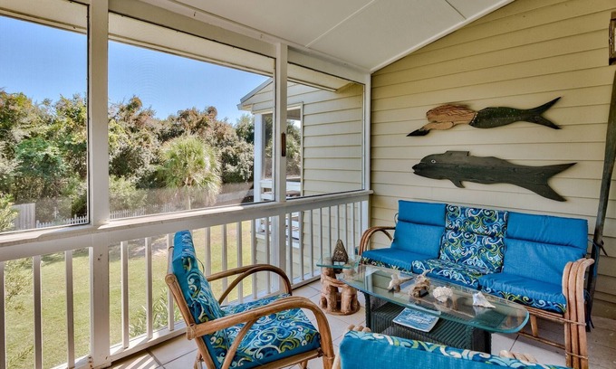 Seacrest House | Steps to Beach. Walk to Alys/Rosemary! 2 Balconies