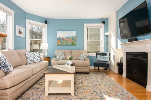 Newburyport House | Steps to Downtown Rooftop Deck Flexible Temp Stay