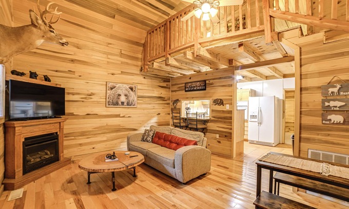 Waverly Cabin | Steps to Kentucky Lake: Cozy Cabin w/Deck!