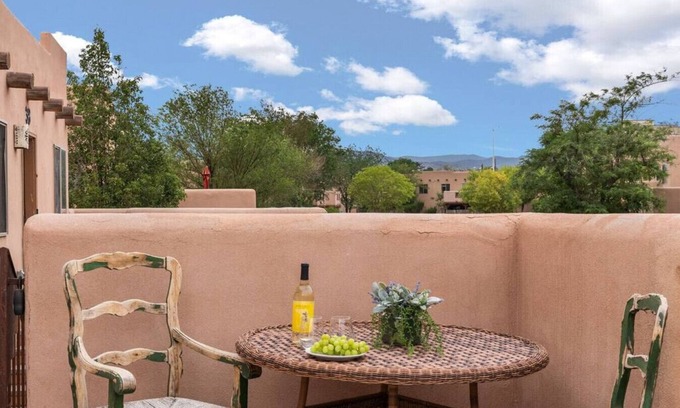 Southside Condo | Steps to Meow Wolf, Local Breweries