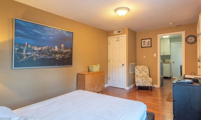 Homestead House | Steps to OHSU Studio Guest House