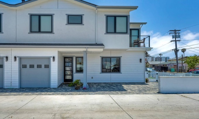 Imperial Beach Condo | Steps to Sand w/White Water Ocean Views