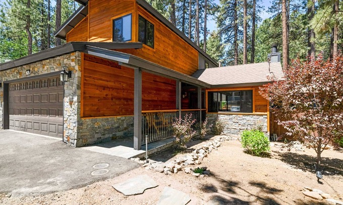 Summit Estates House | Steps to Summit! Indoor Spa. Fireplace. Nice Deck.