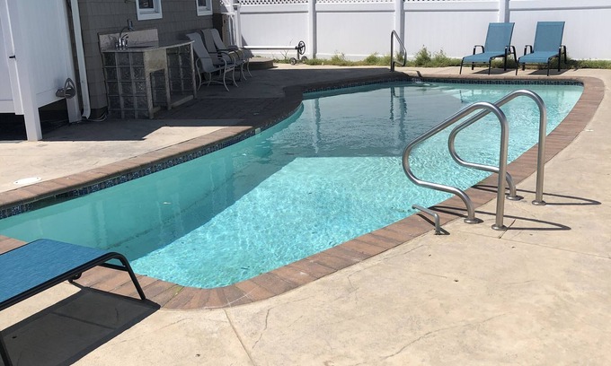 Southend House | Steps to the Beach in Brigantine - Sea Point - Beautiful Pool