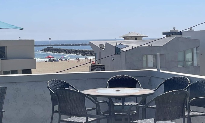 Silver Strand House | Steps to the Beach with Rooftop Patio View