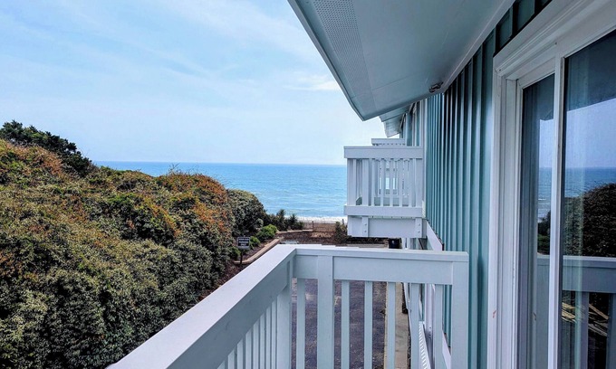 Pine Knoll Shores House | Steps to the beach! Hear the waves & feel the breeze! Your home away from home!