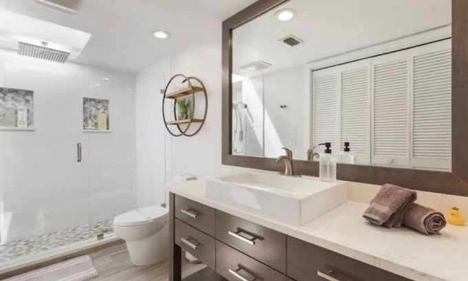 Juno Beach House | Steps to Water/ Minutes to BEACH, BBQ, Fire Pit!