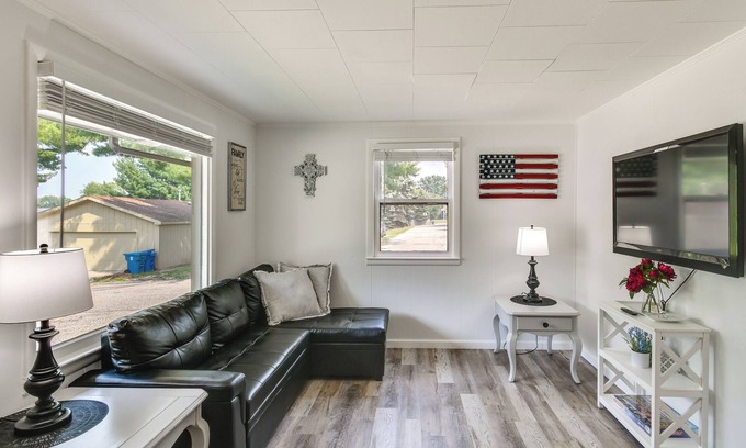 Houghton Lake Cottage | Steps to Water + Boating: Houghton Lake Retreat