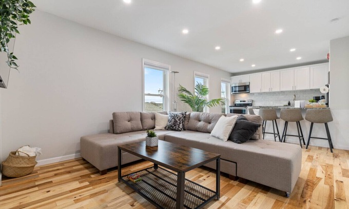 Mystic - New London Apartment | Stevedore Landing-#3 · walk downtown Mystic · train · aquarium