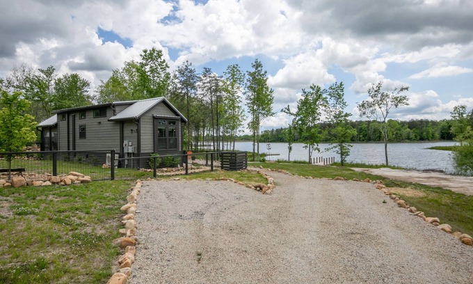 Tracy City Cabin | Sticks N Stones at The Retreat at Water's Edge