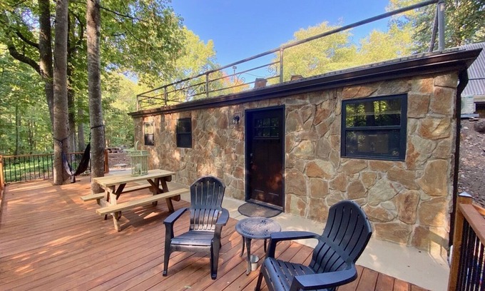 Greenville - Spartanburg Cabin | Sticks & Twine great cabin on a working farm on Paris Mountain close to it all