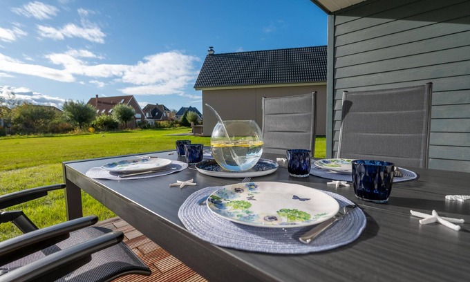 Busum Apartment | Stillvoll Eingerichtete Ferienwohnung mit Sauna, Kamin, Terrasse und Waschtrockn