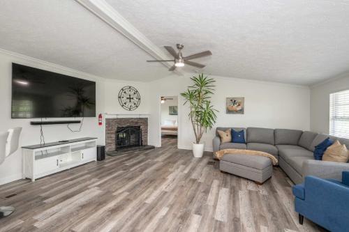 Williamstown House | Stillwater Hollow - For 8