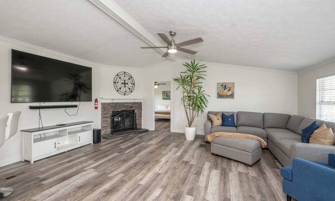 Williamstown House | Stillwater Hollow - For 8!