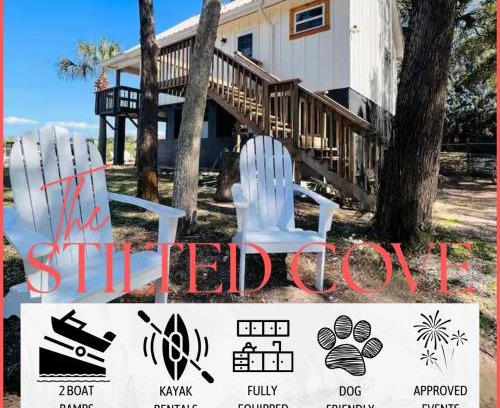 Crystal River House | Stilted 2BR canal home, full kitchen, yard, pets!
