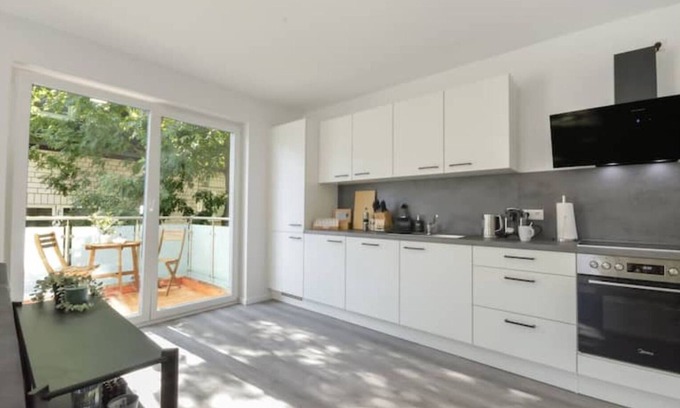 Steinhagen Apartment | Stilvolle Stadtoase Balkon Wifi TV