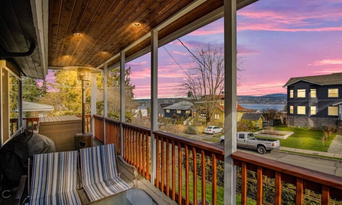 Rainier Valley House | Stocked4 Groups+15min from DT &SeaTac+View Lake WA