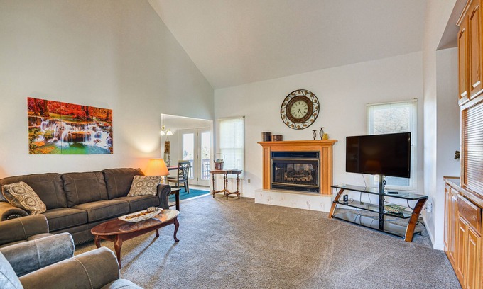 Stockton House | Stockton Home w/Deck & Gas Grill ~ 1 Mi to Lake!