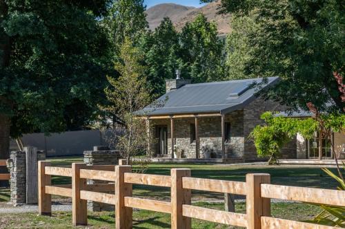 Arrow Junction House | Stone Cottage