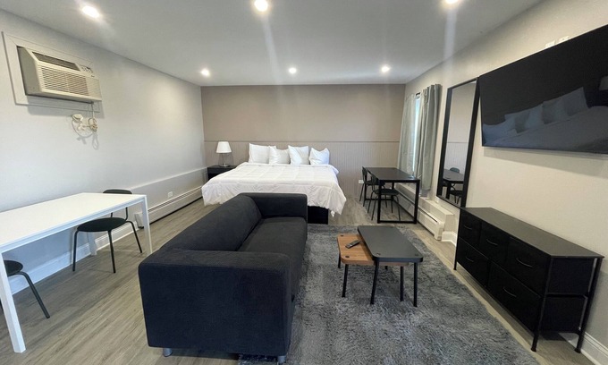 Worth Hotel | Stone Creek Inn