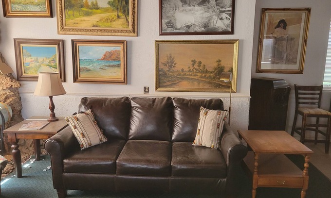 Clovis House | Stone Hearth Cottage in tranquil Clovis