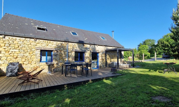 Crozon House | Stone house, 3 bedrooms, sleeps 8 Quiet hamlet near port of Le Fret