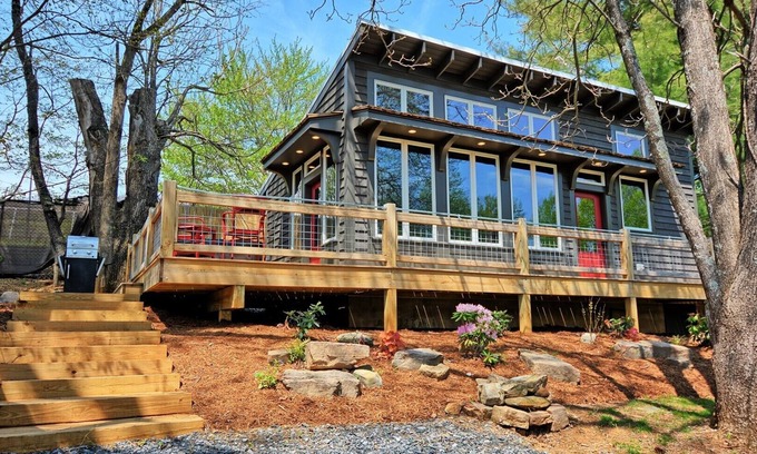 West Jefferson Cabin | Stone House Aerie-Open for Bookings! Walk downtown, Hot Tub