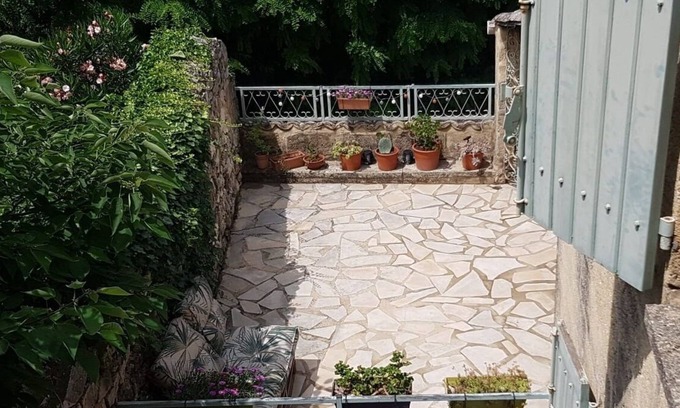 Collias House | Stone house by the river in Collias