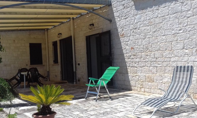 Locorotondo House | Stone villa in the middle of the Apulian countryside and a few kilometers from the sea.