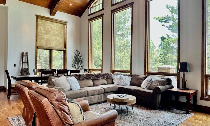Stonegate House | Stonegate 12-Stay in absolute luxury in this Lodge by Village! New hot tub!
