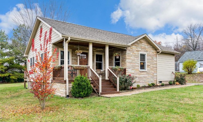 Black Mountain House | Stonehouse Cottages B