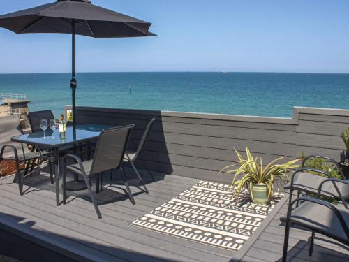 Sheringham House | Stones Throw Cottage