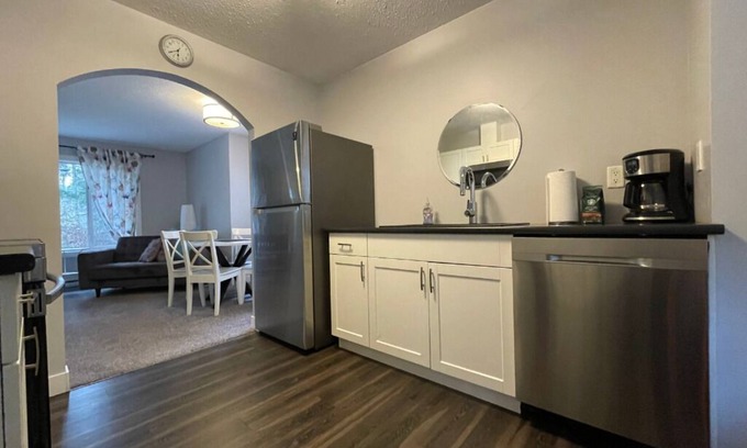 Clearwater Apartment | Stoneshire Basalt Suite for 4, walking distance to waterfalls & Dutch Lake