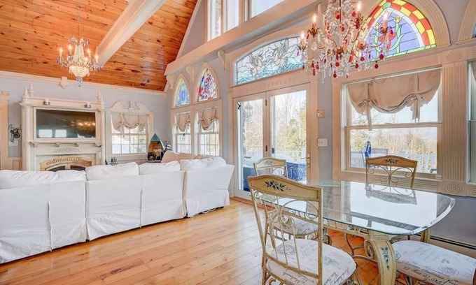 Conway House | Stonewood Chalet | Breathtaking views + Hot tub