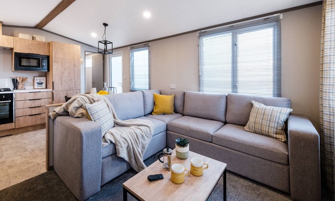 St. Andrews Cottage | Stonewood Lodge 33 - a lodge that sleeps 6 guests in 3 bedrooms