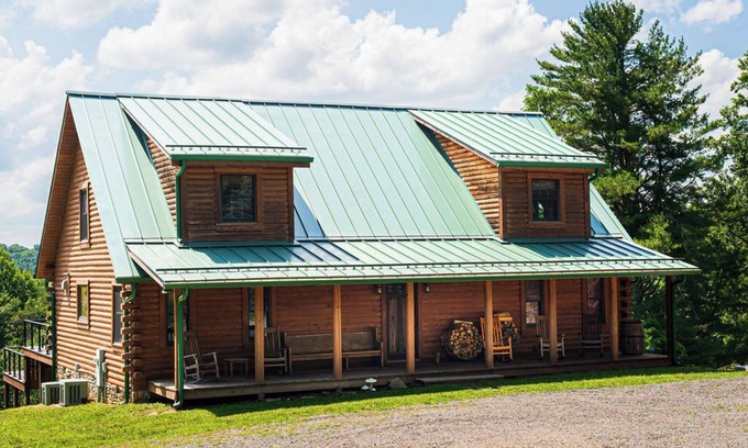 Meadows Of Dan Cabin | Stonewood Manor - Luxury and Cozy Meet. Hot tub
