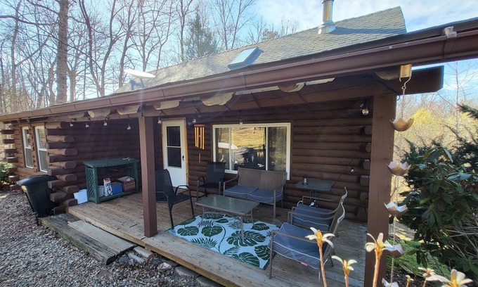 Charlottesville Cabin | Stony Point Cabin-3 bed, Rustic Log Cabin Getaway!