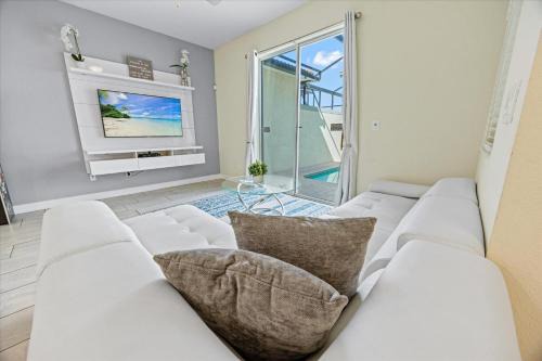 Panorama City House | Storey Lake Resort Vacation Townhome - includes resort clubhouse amenity access